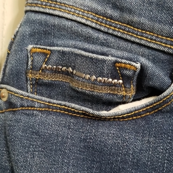 Levi's 512 Perfectly Slimming Bootcut Jeans - Picture 3 of 7